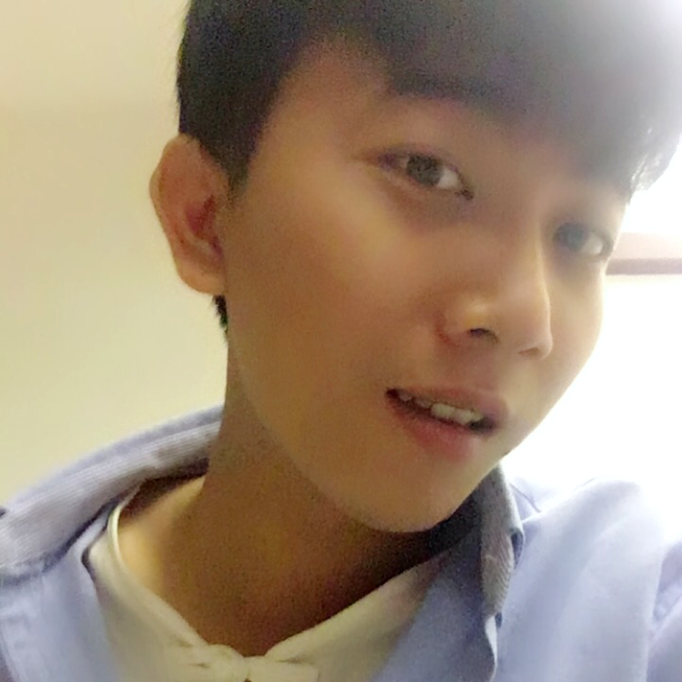 路人等待从容的照片