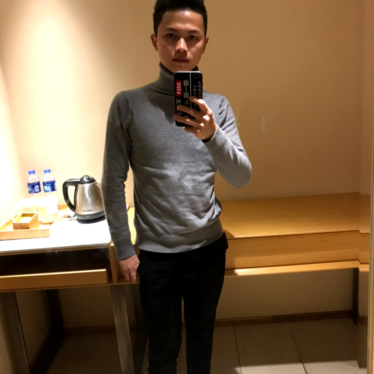 硬币拿会撒娇的照片