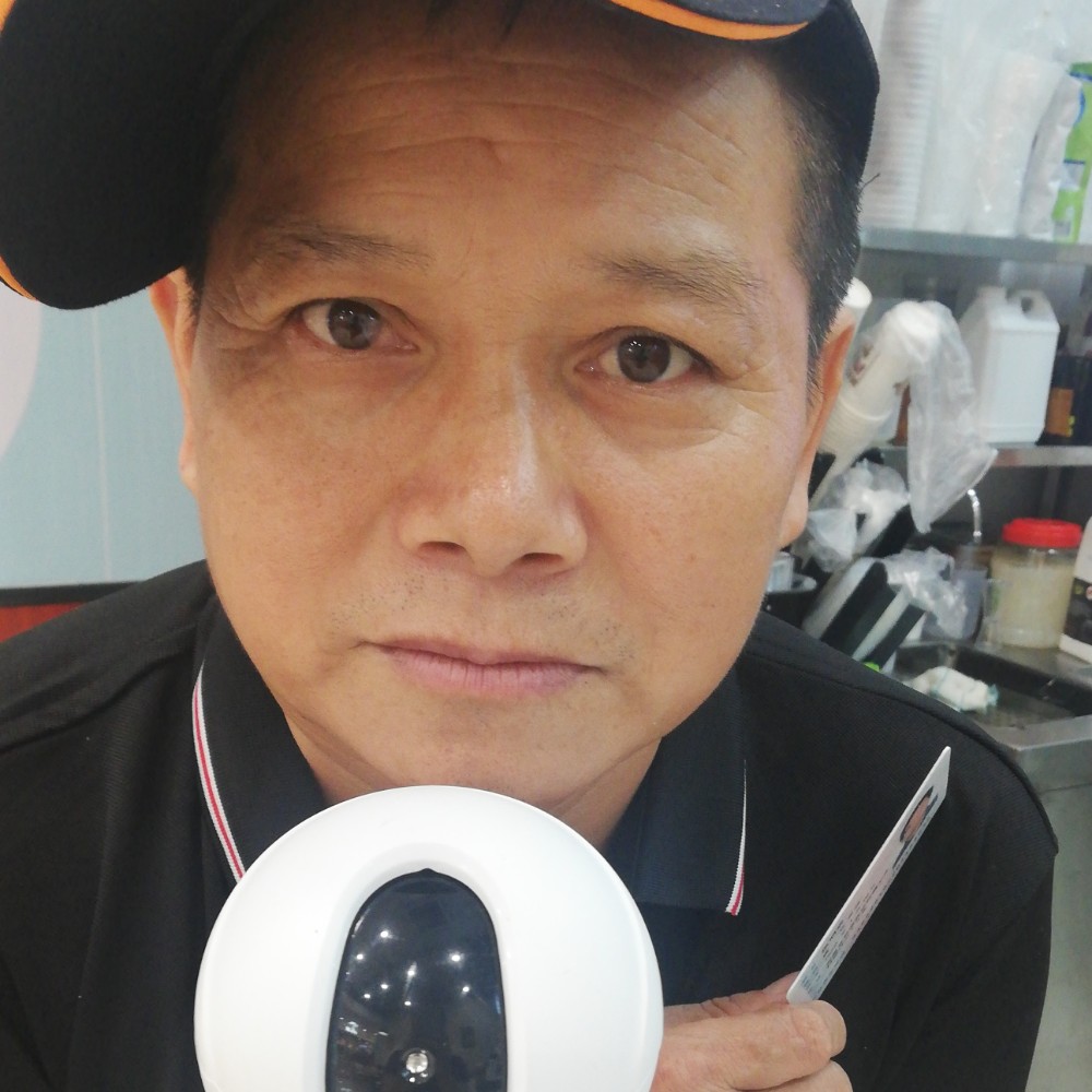 多情迎草莓的照片