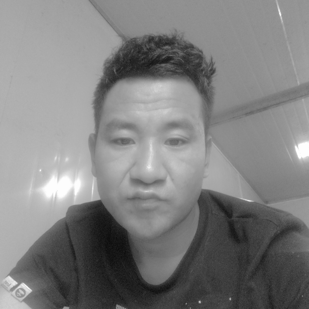 农村小伙儿。的照片