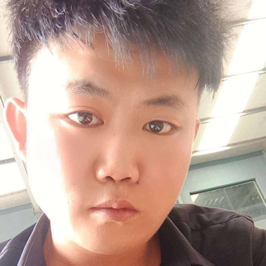 开朗闻春天的照片