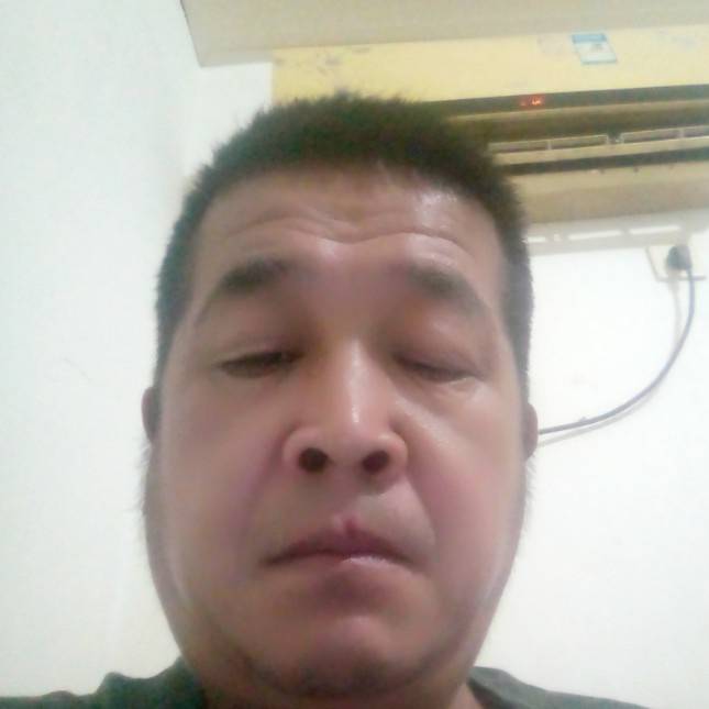 山上的石头的照片