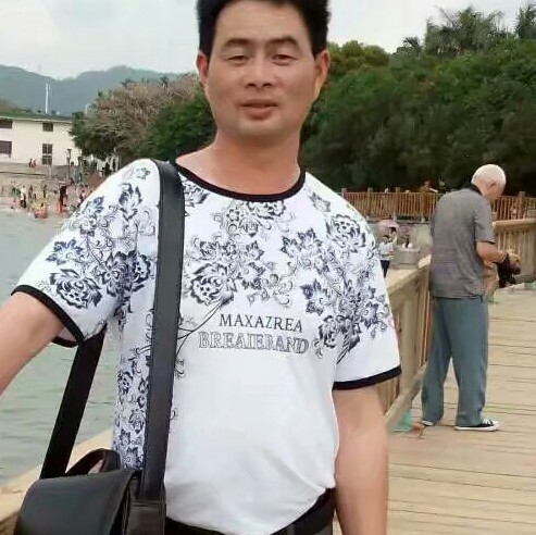 小土豆回眸温暖的照片