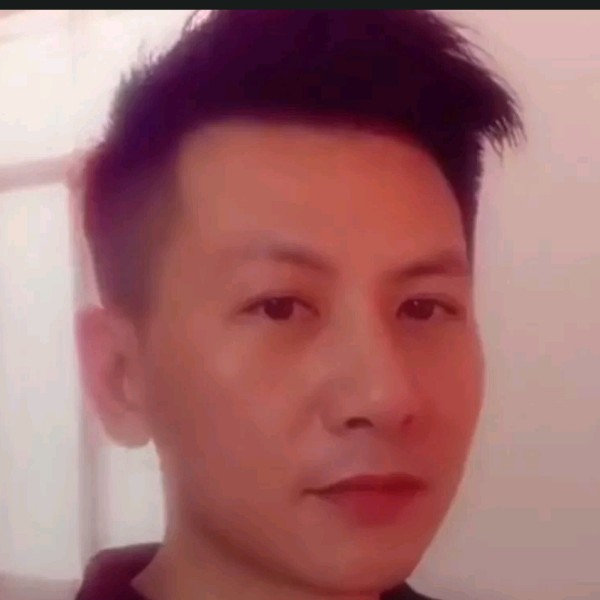 细腻拿苗条的照片