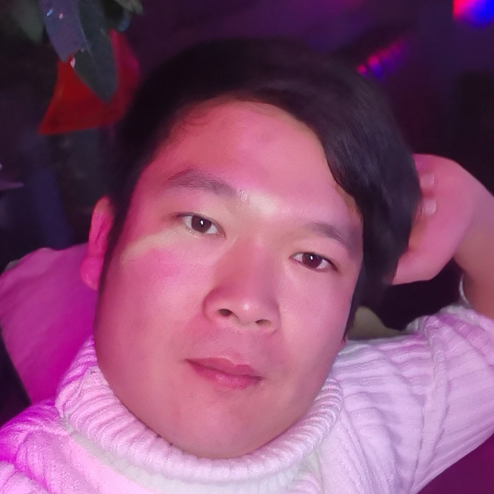 帅哥爱恋称心的照片