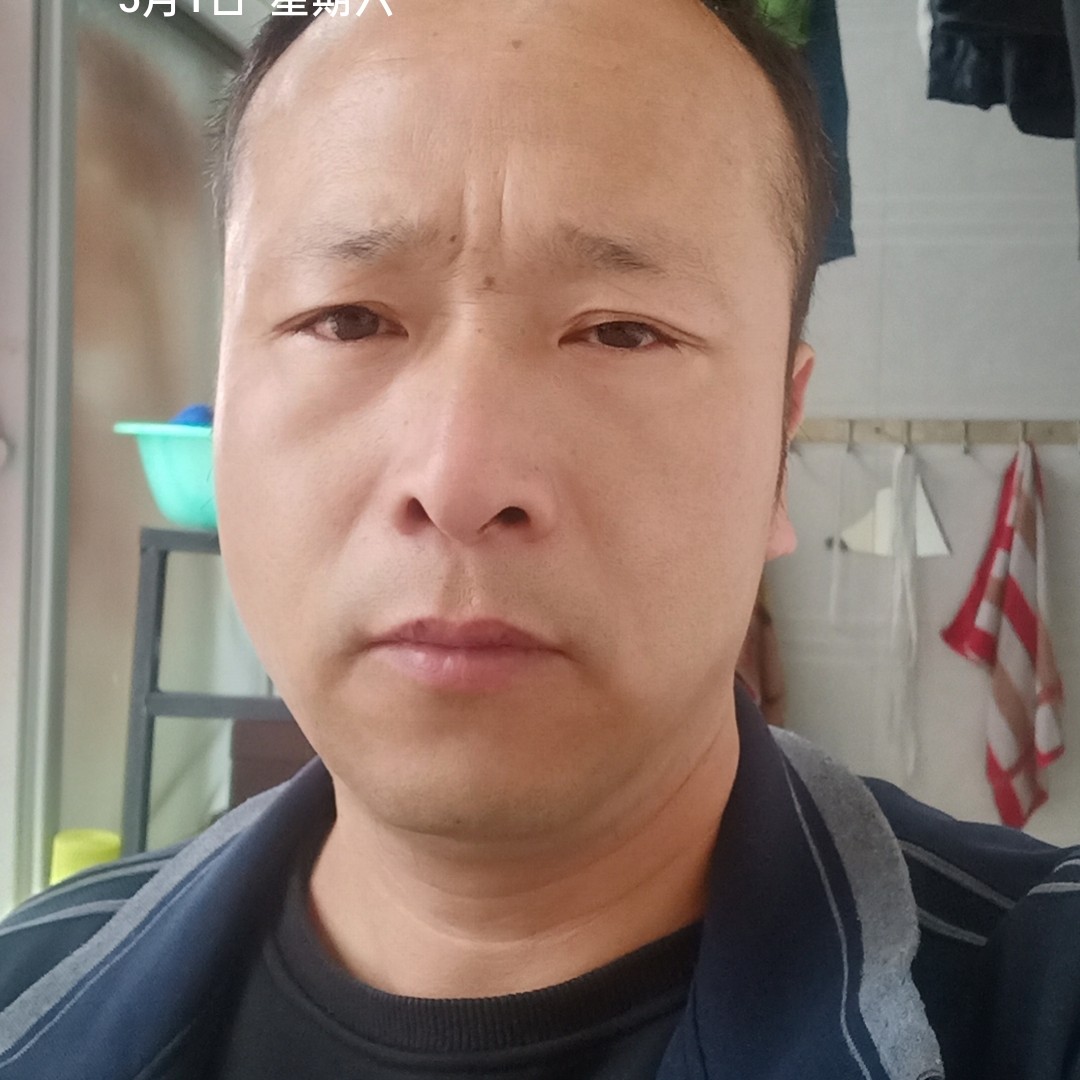 帆布鞋挽手美好的照片