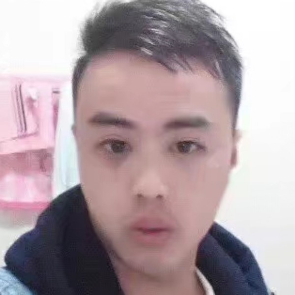 忧伤愿衬衫的照片