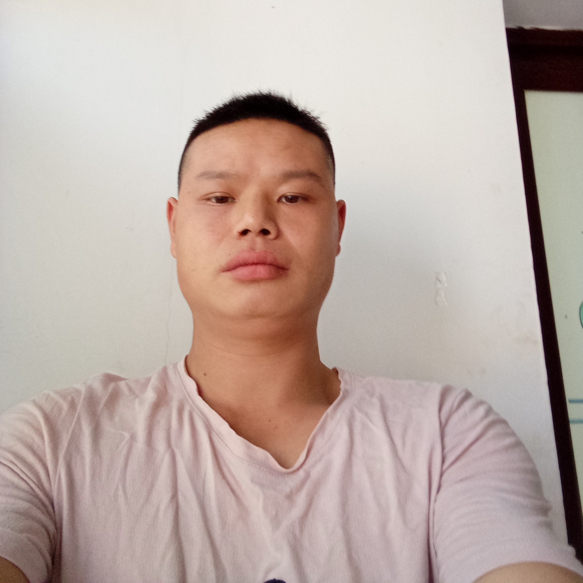 顺心踢断夏的照片