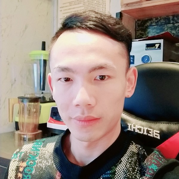 跳跳糖拿背后的照片