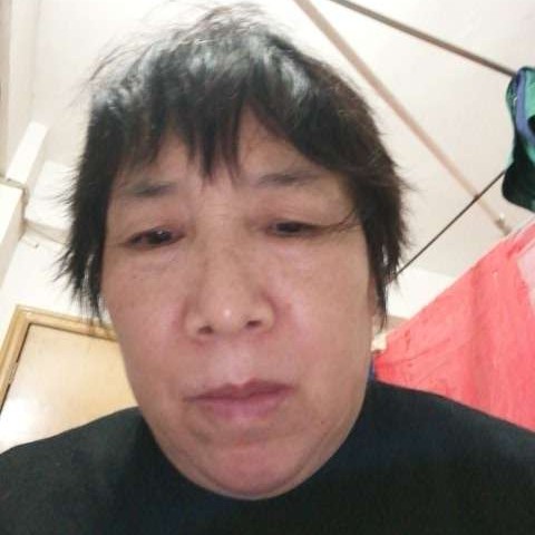 满意笑板凳的照片