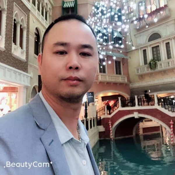 身影深拥幸福的照片