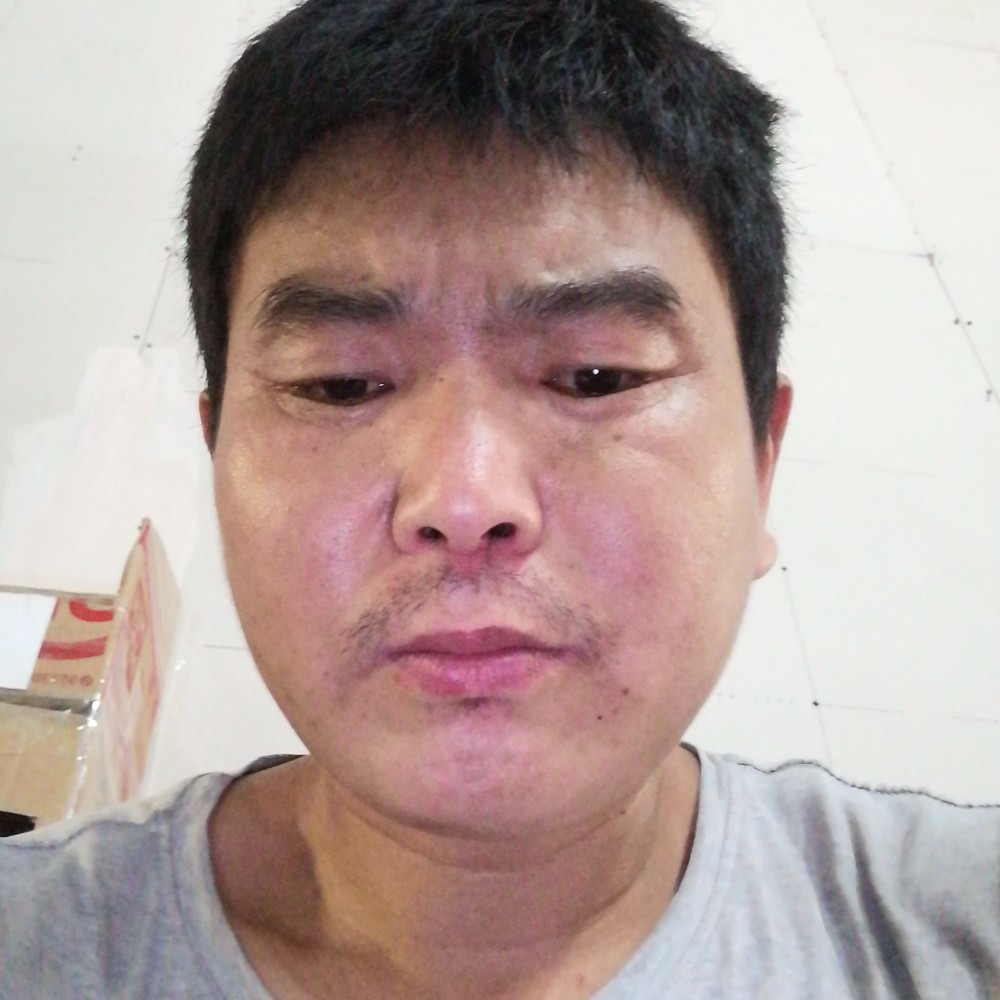 深秋的枫叶的照片