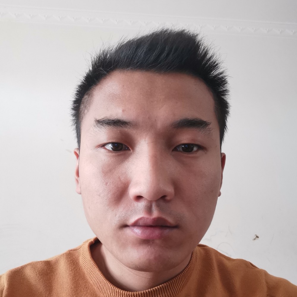 大叔拿顺心的照片