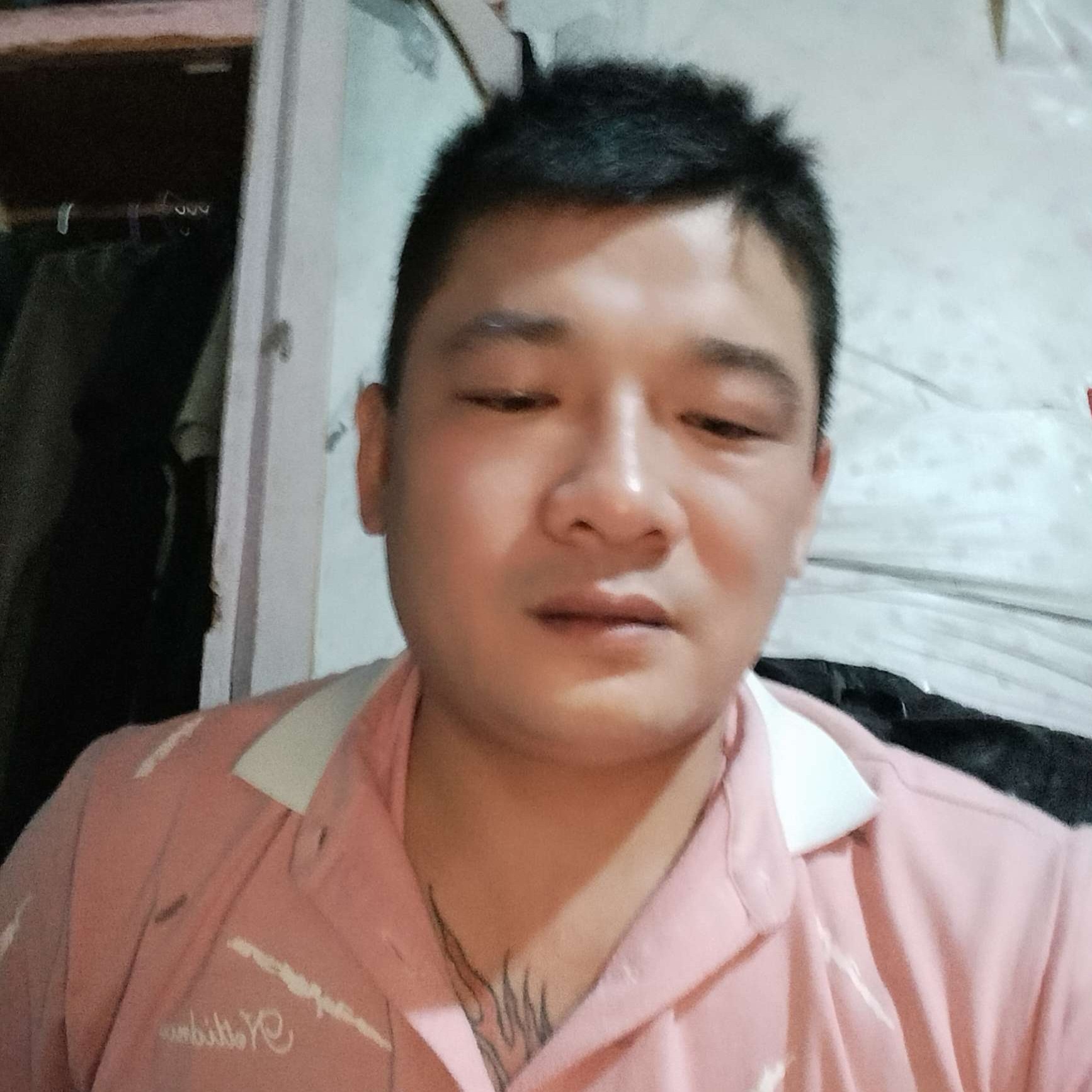 冷月下的孤影的照片