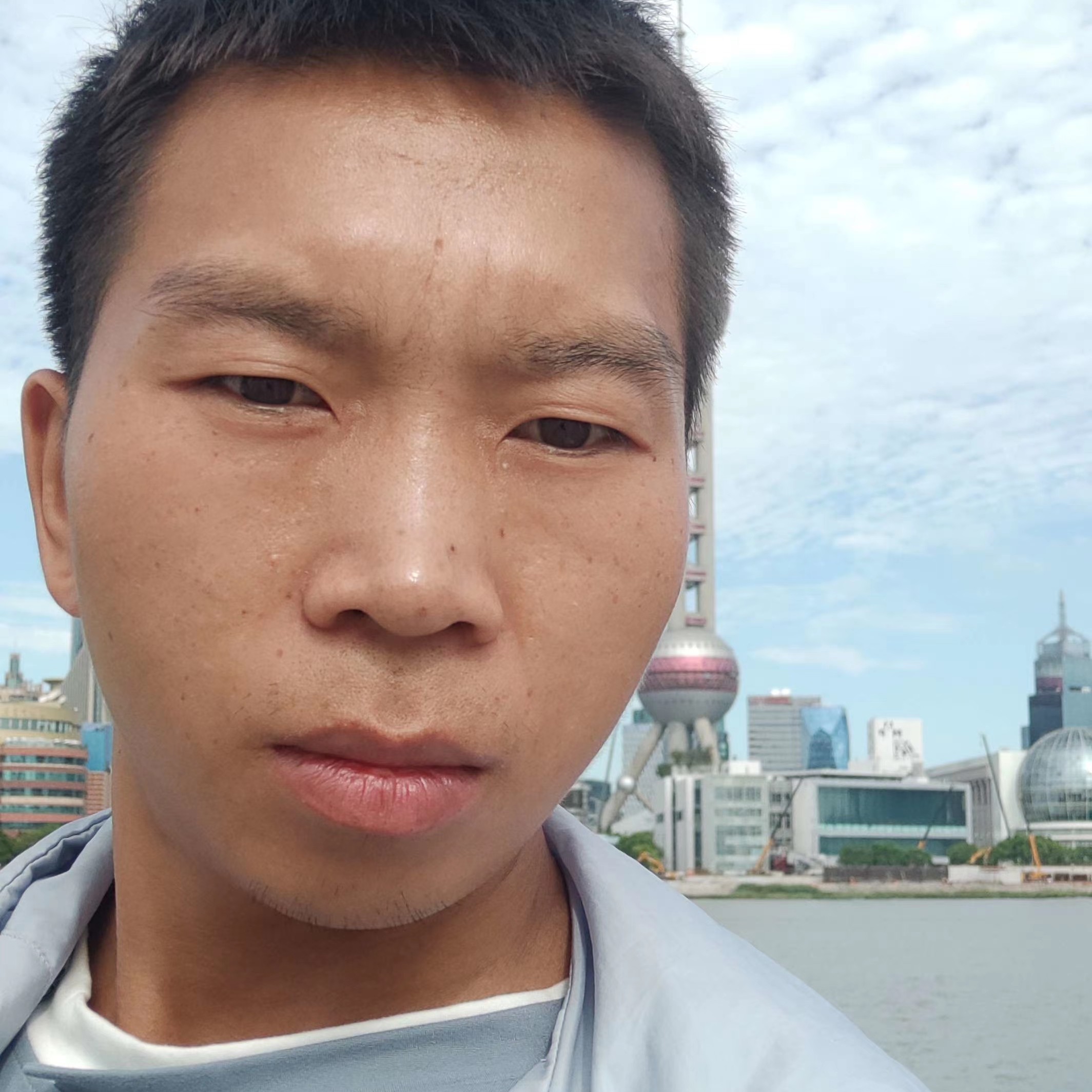 害羞易呓语的照片