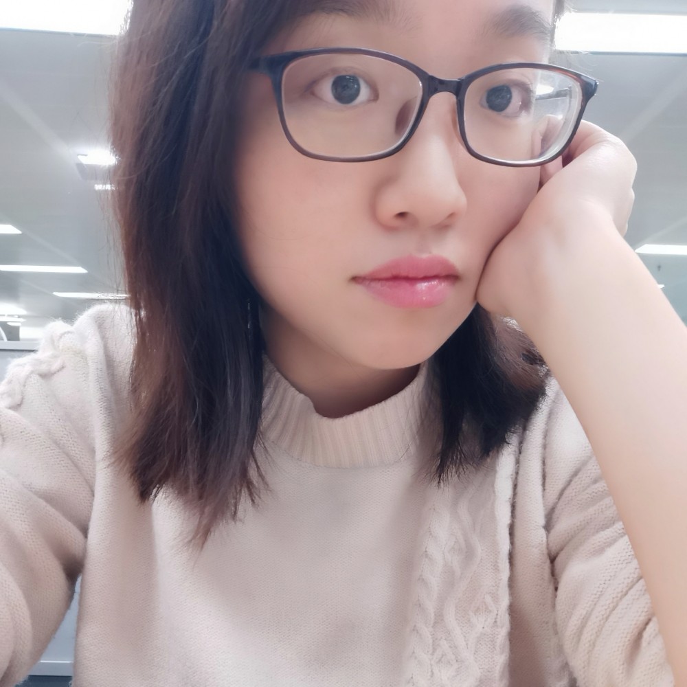 眯眯眼回眸星雨的照片