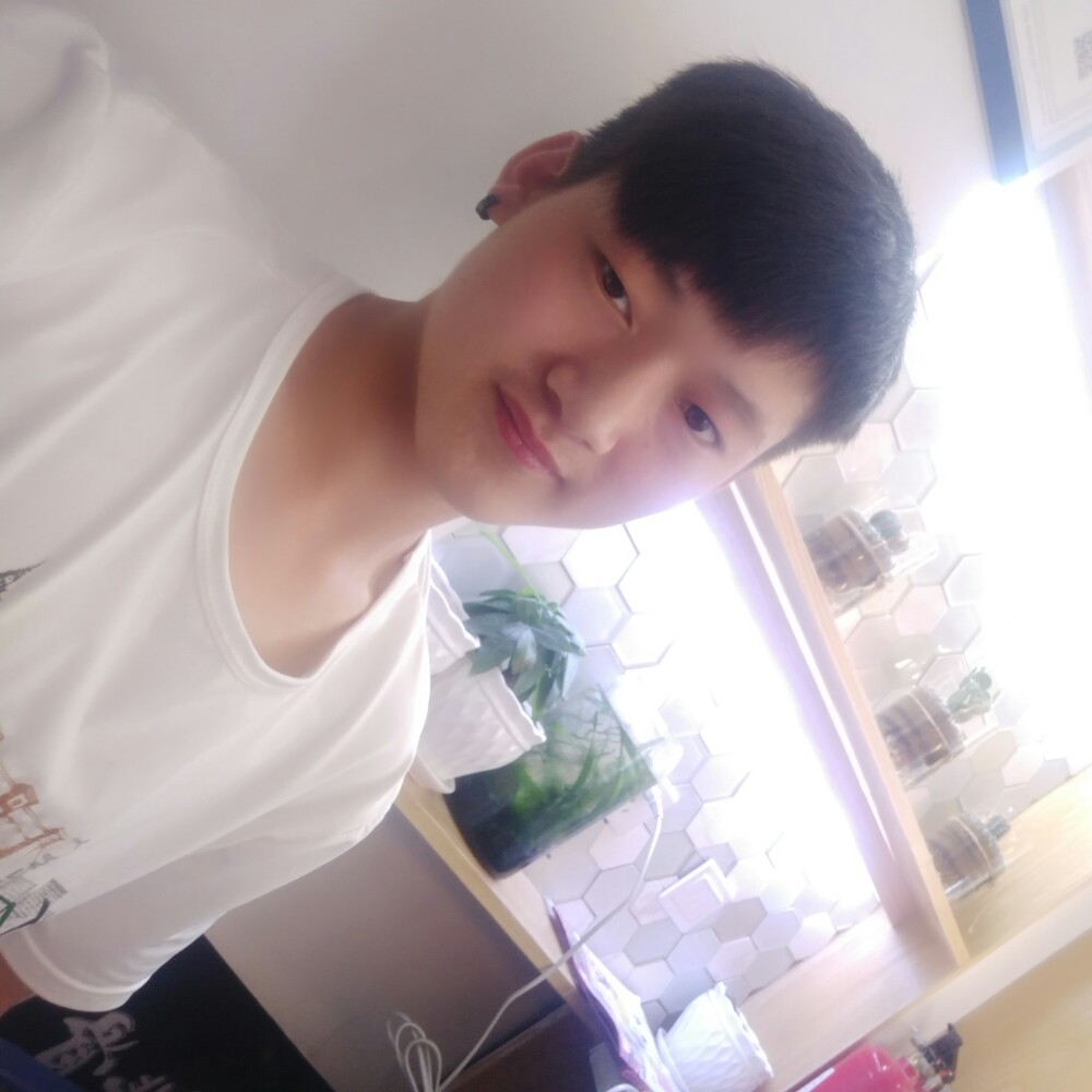 孤單的00后的照片