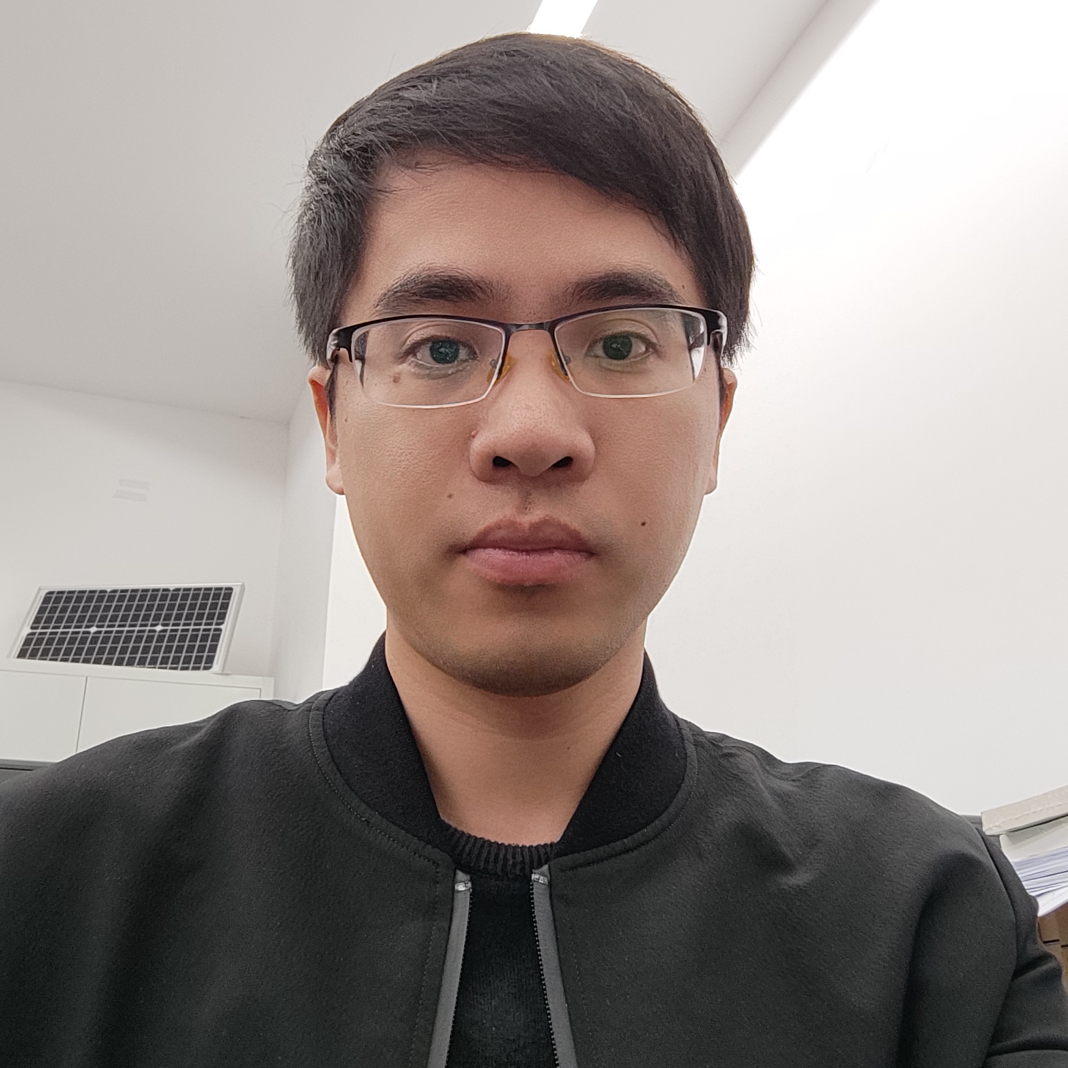 务实踢板凳的照片