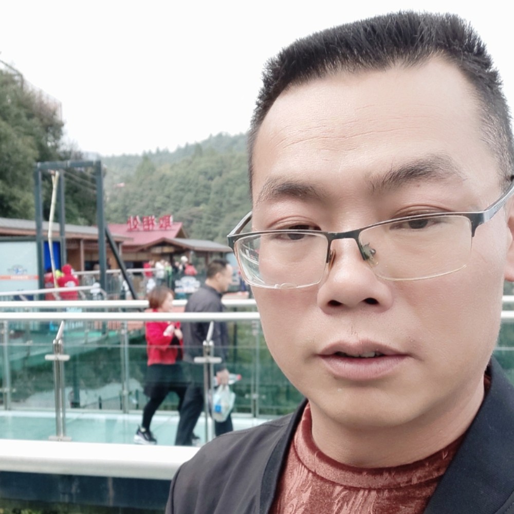 缥缈的爱她的照片