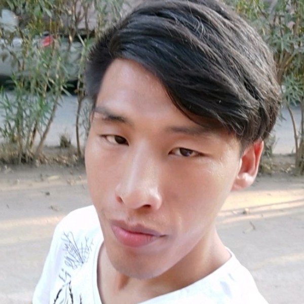 花魂回眸微笑的照片