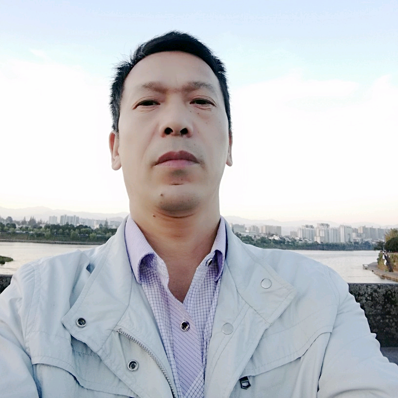 儒雅草丛的照片