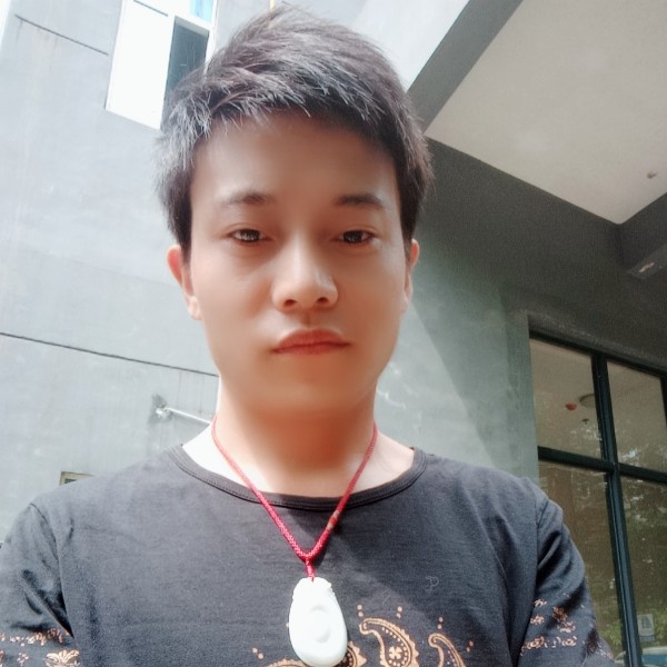 干净挽手寒风的照片