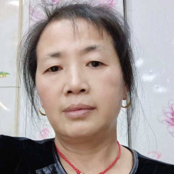 衬衫神勇的照片