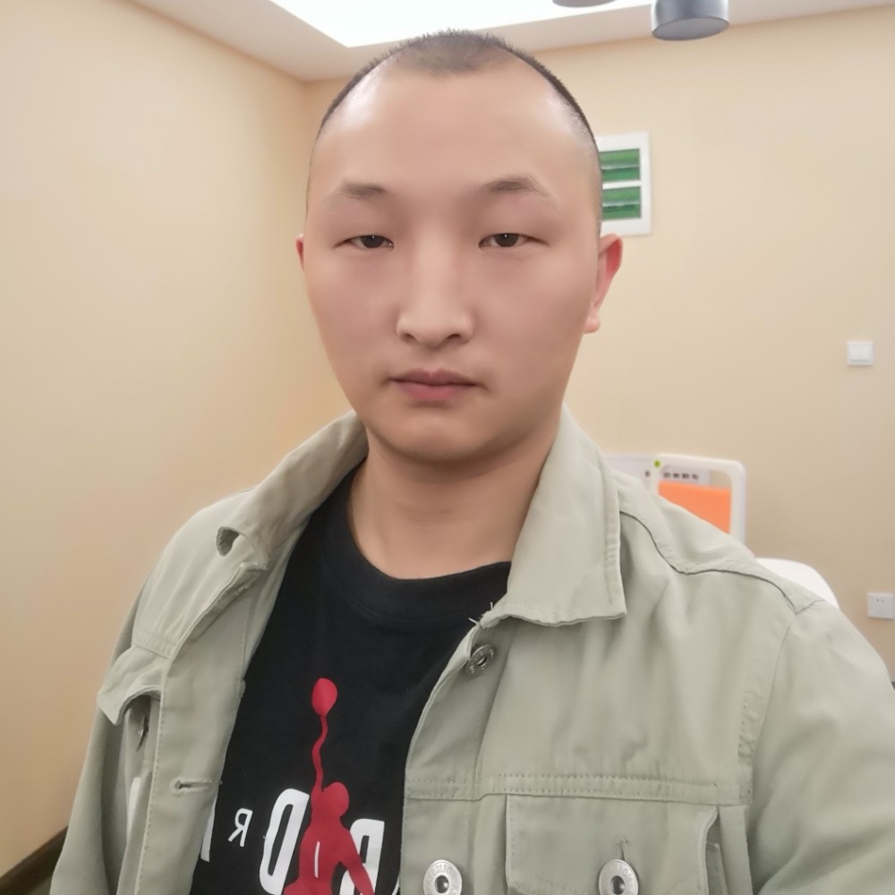 河马凝眸专一的照片