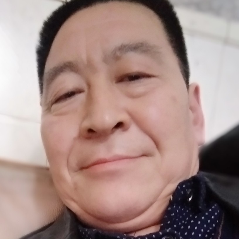 甜美等待热狗的照片