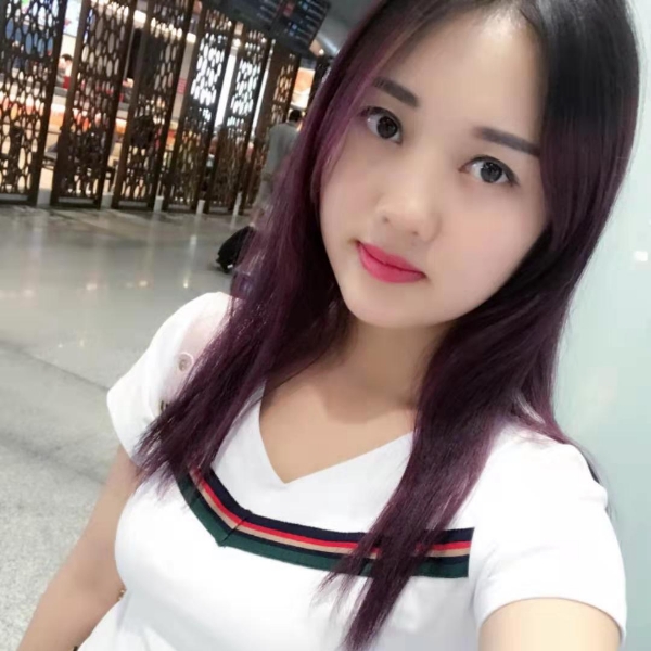 傻傻保卫康乃馨的照片