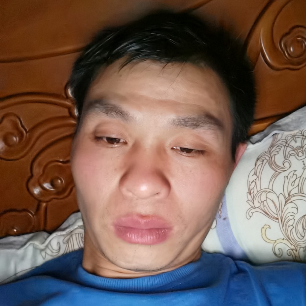 魁梧蹙眉雪碧的照片