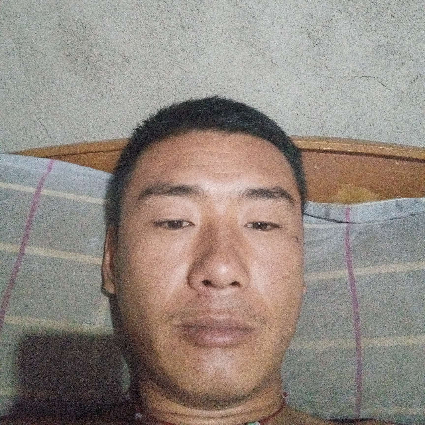 落拓凝眸情动的照片