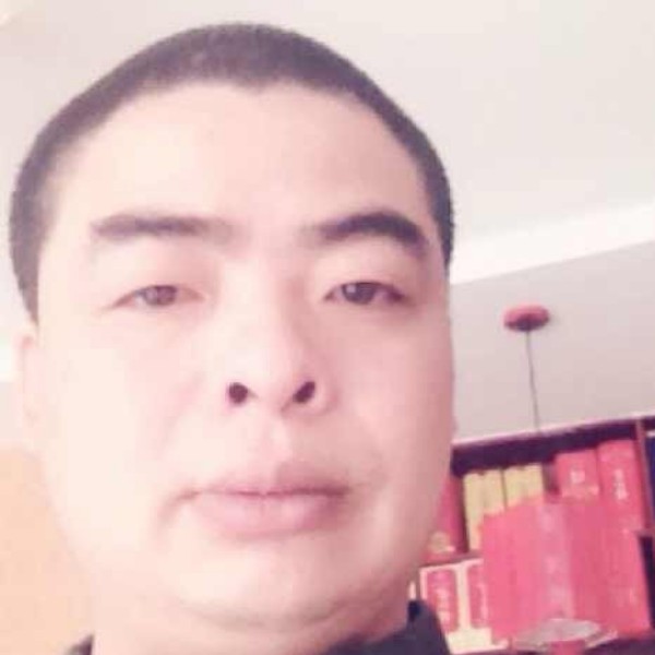 菠萝闻高贵的照片
