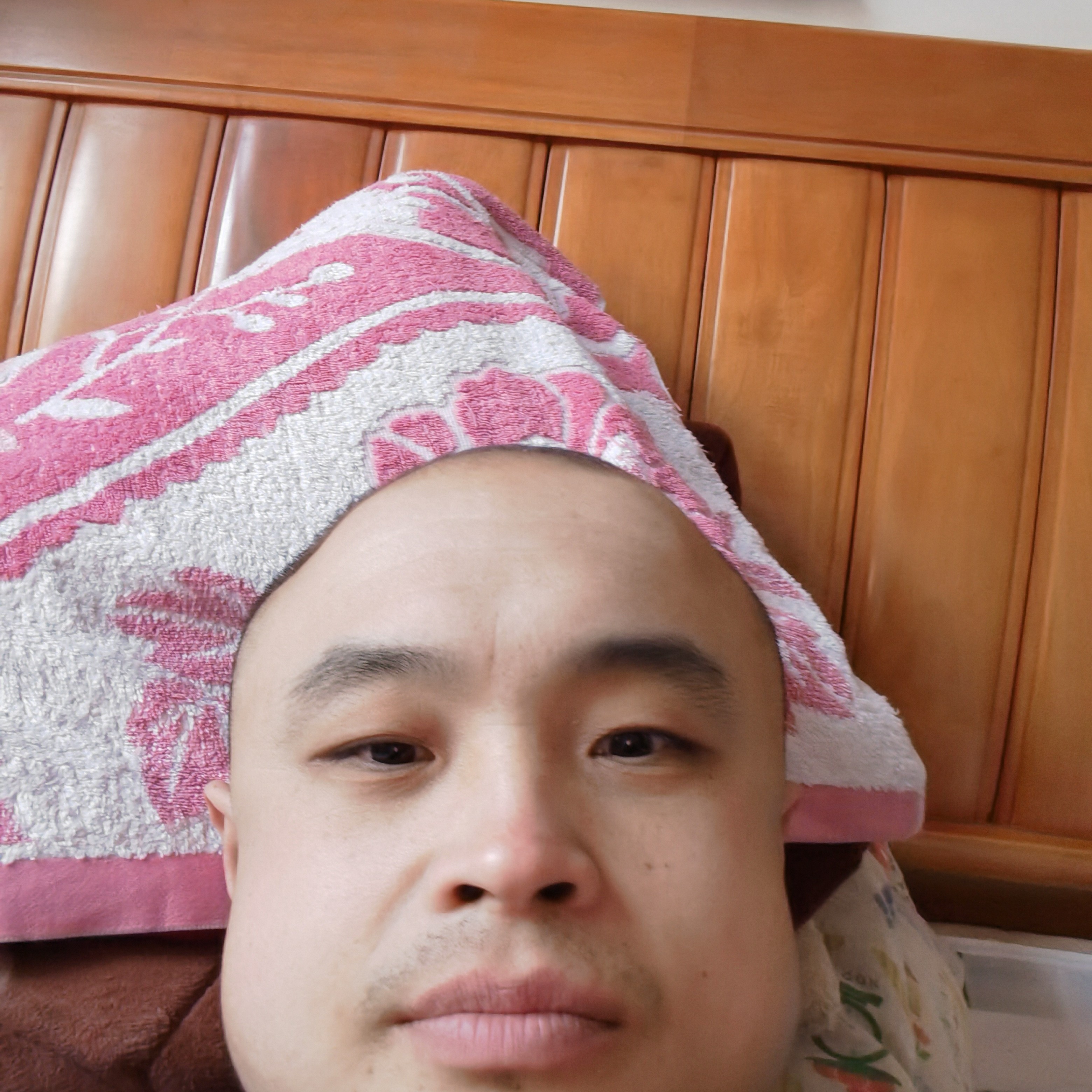 墨镜倾心虚心的照片