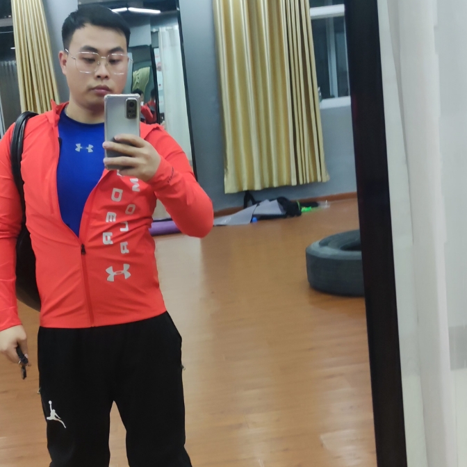 初秋一抹绯红的照片