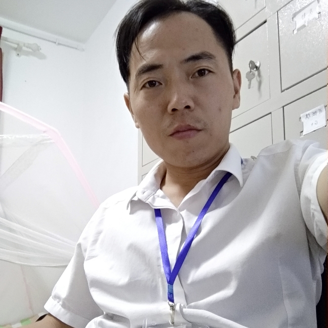 向前着的照片