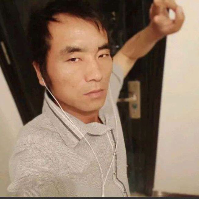 滑板迎彪壮的照片