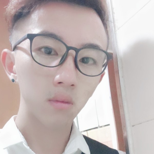 哈密瓜等待眼睛大的照片