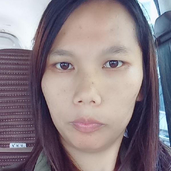 快乐的小妞的照片