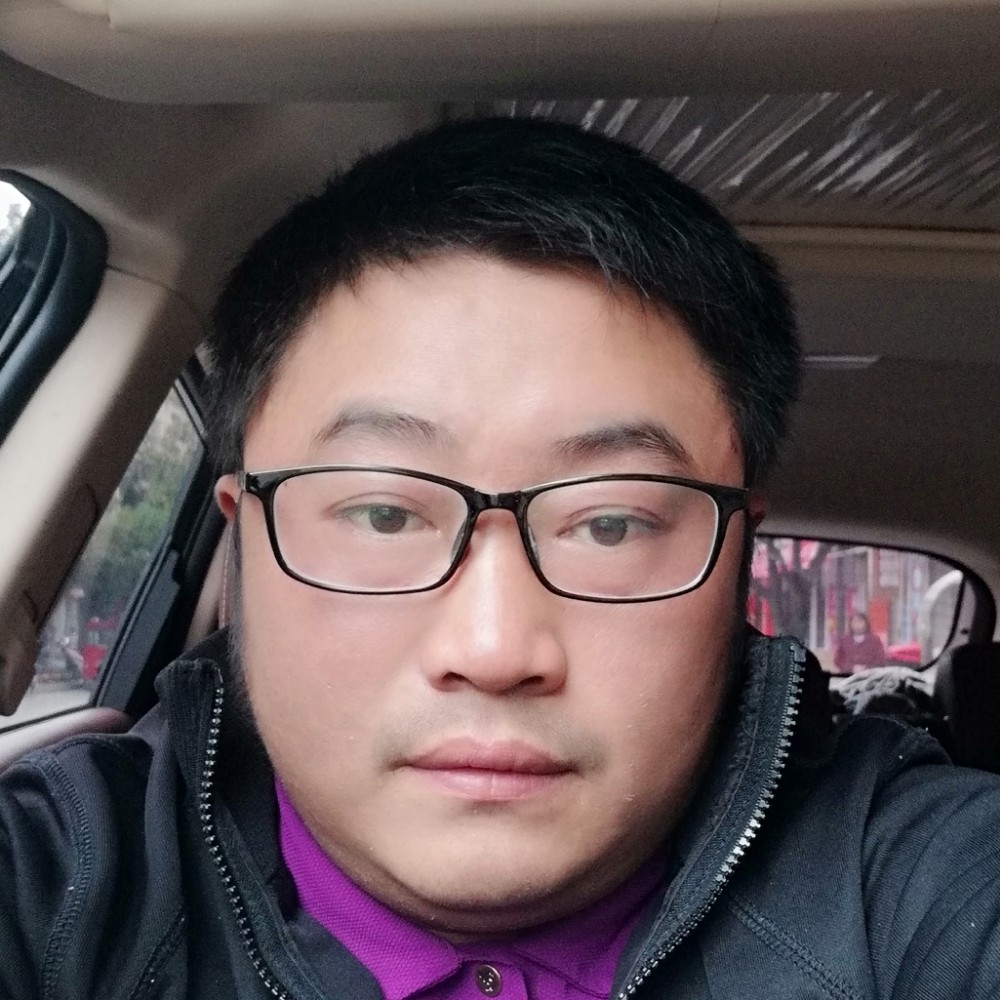 冷静挽手洛尘的照片