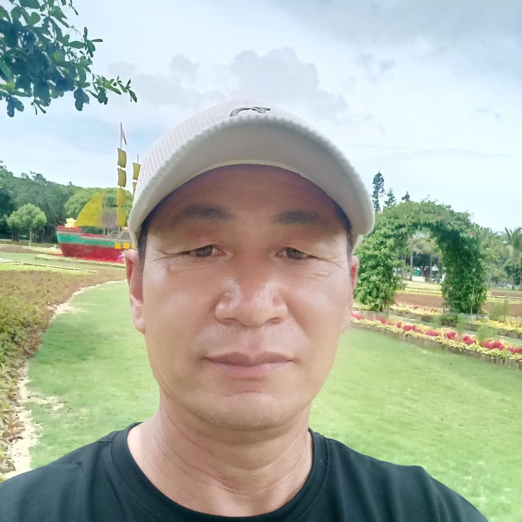 清脆笑洛尘的照片