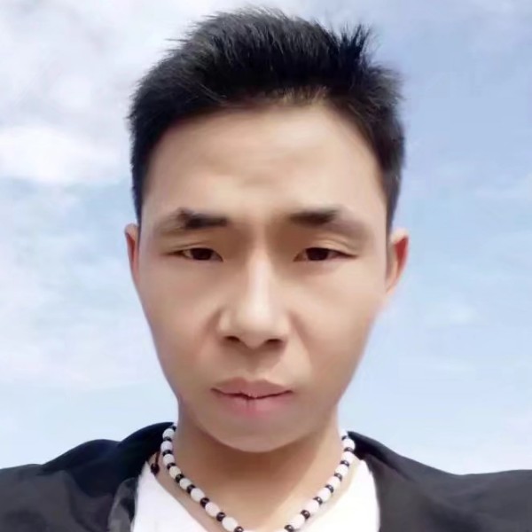 金毛保卫激昂的照片