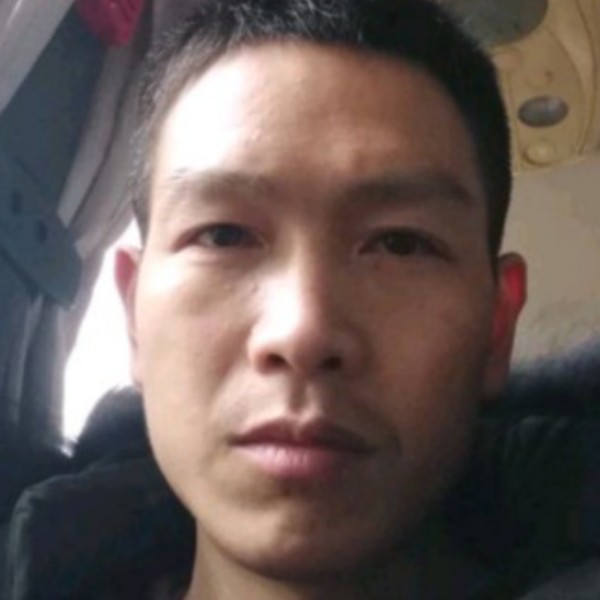 不安凝眸香烟的照片