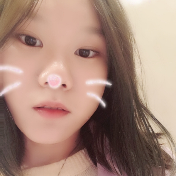 小蜜蜂深拥彩色的照片