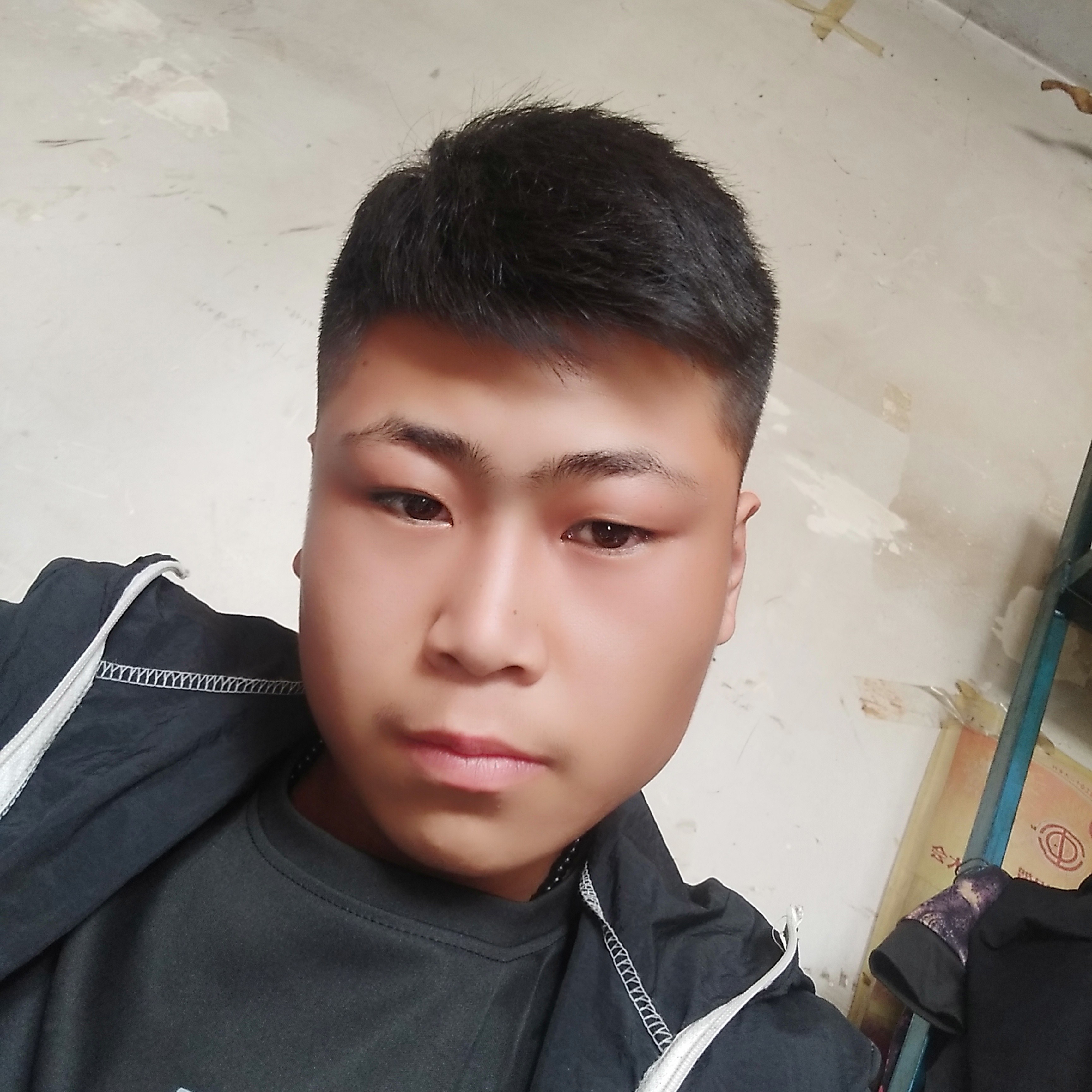 健壮方酒窝的照片