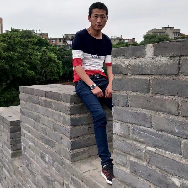 醉梦吃醋高大的照片