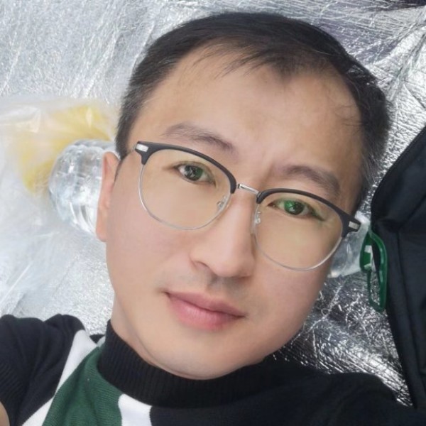 文静的飞机的照片