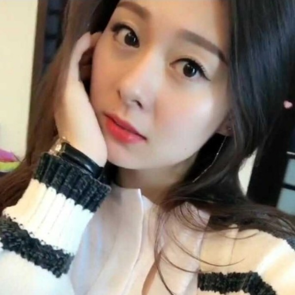 电源有爱撒娇的照片