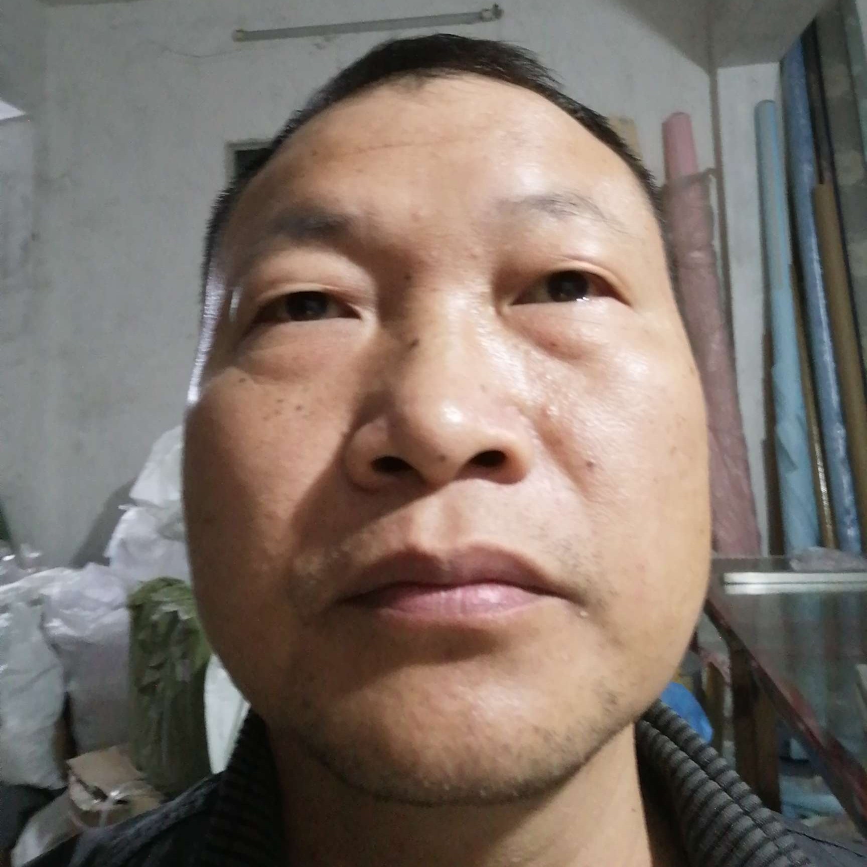 风中爱恋西装的照片
