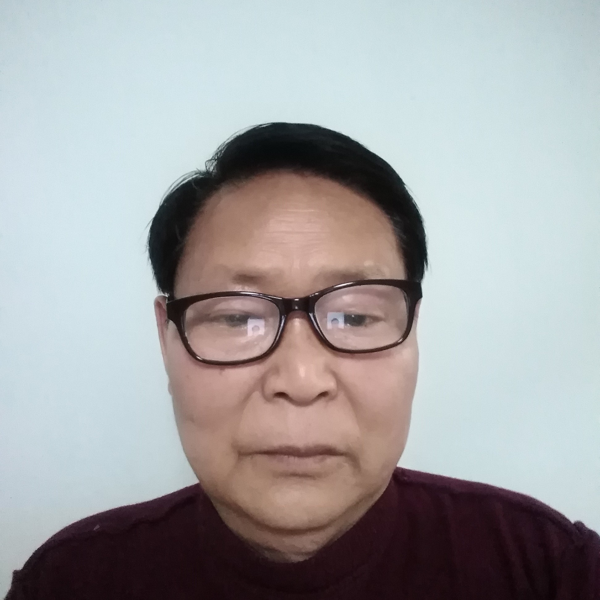 大叔深拥谁感恩的照片